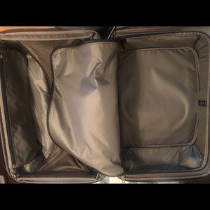 Tumi 4 Wheel Frontlid